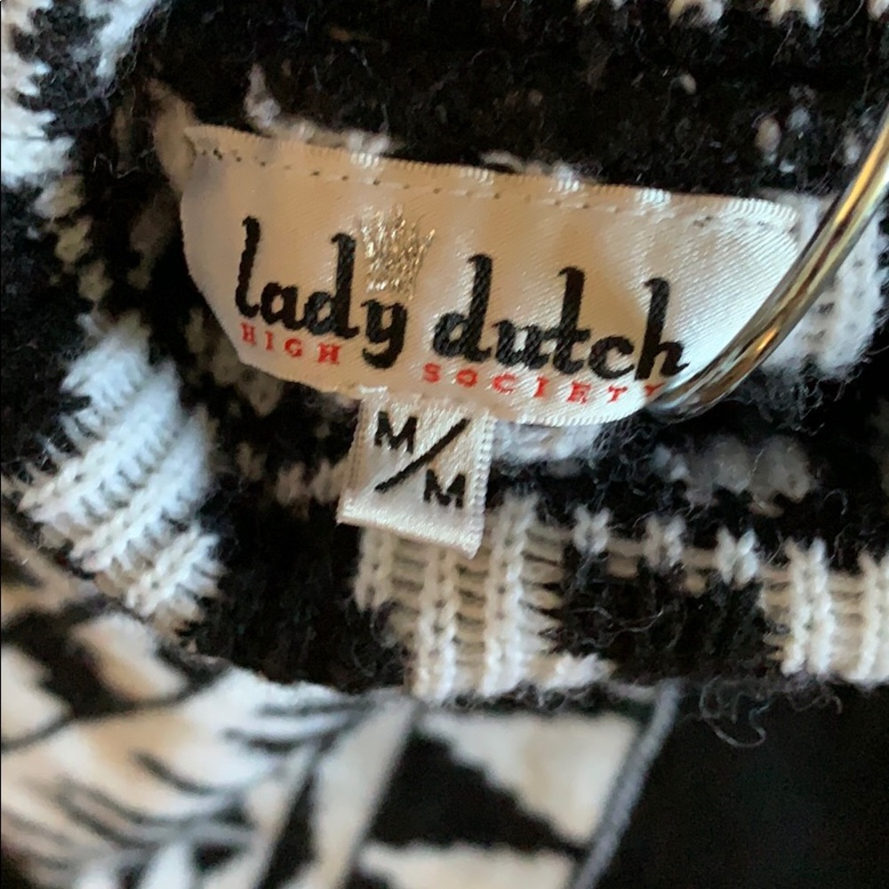 Fun sweater - Picture 3 of 4